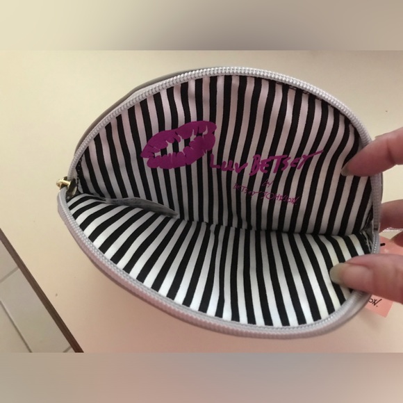 Luv Betsy Coin Purse - Picture 3 of 4